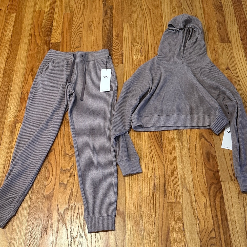 NWT ALO Yoga Heather Plum Ribbed Lounge Set.
